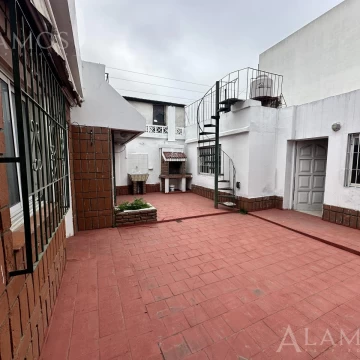VENTA CASA 4 AMB EN VILLA LUZURIAGA OPORTUNIDAD A VALOR LOTE