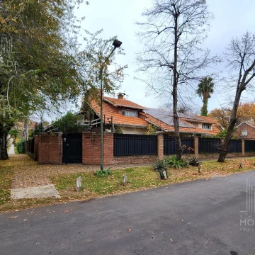 Casa en venta 8 ambientes en la horqueta San Isidro apto credito