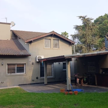Venta Casa 4 dormitorios Pilar De Vicenzo grande  Apta Crédito