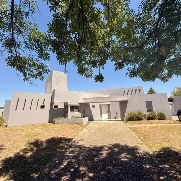 Casa en Venta en Fincas del Sur 1 - 3 dormitorios - cocheras - pileta