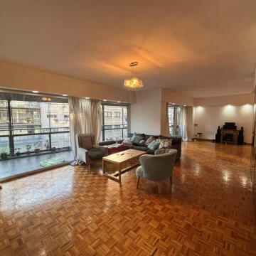 Alquila departamento 5 ambientes en Recoleta con cochera