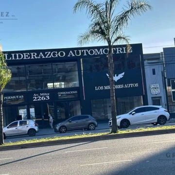 Local comercial en alquiler de 1600 m2 sobre Av. Mitre 2200 - Crucecita, Avellaneda
