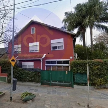 PH tipo casa- 4 amb + playroom - Cochera-Jardin- VERSALLES