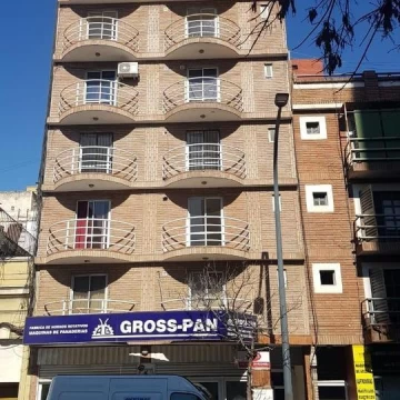ALQUILER – Departamento de 1 dormitorio en el Centro, sobre Av. Sarmiento