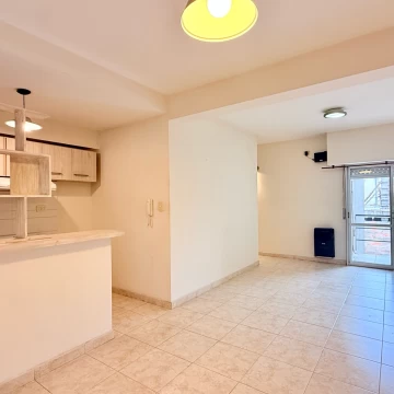 Departamento 2 ambientes en alquiler en lujan centro