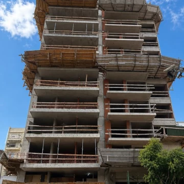 VENDE DEPARTAMENTO 3 AMBIENTES EN POZO EN COLEGIALES