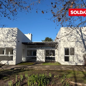 Casa en venta en Roble Joven Pilar - una planta - apta credito -  3 dormitorios mas play