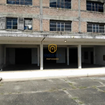 Galpón en alquiler en Canelones con 1000 m2, oficinas, apto y rampa de carga 