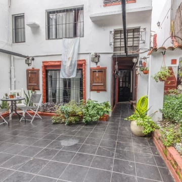 VENTA CASA LOTE PROPIO DE 5 AMBIENTES CON COCHERA Y TERRAZA EN VILLA DEL PARQUE