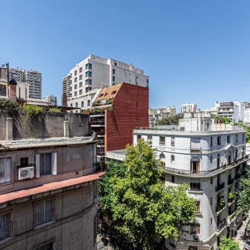 Departamento Venta  3 amb, balcón y dependencia. Recoleta.