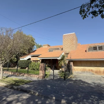 VENTA - Casa de 4 dormitorios en Argüello