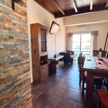 Departamento de 3 ambientes con doble balcon en Condominio Las Cañitas - zona USAL