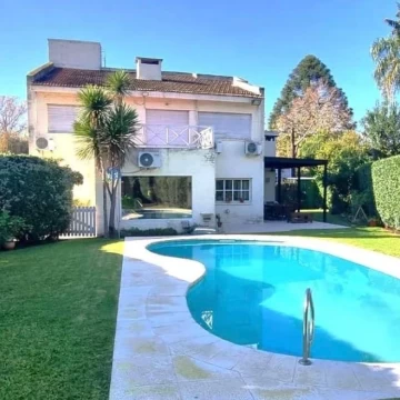 Casa de 4 dorm con pileta en Campo Chico APTO CREDITO