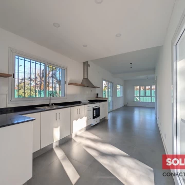 Venta casa en Bella Vista - reciclada a nuevo, a estrenar!