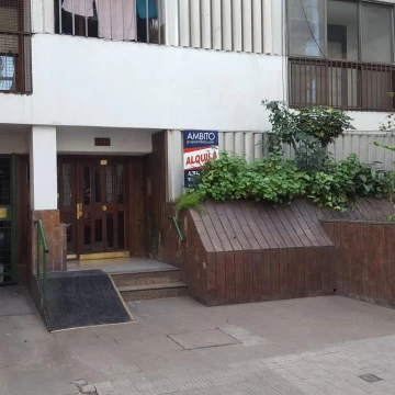 Alquiler departamento Rosario 3 dormitorios Cochera Patio Planta Baja Centro Mitre y Pellegrini