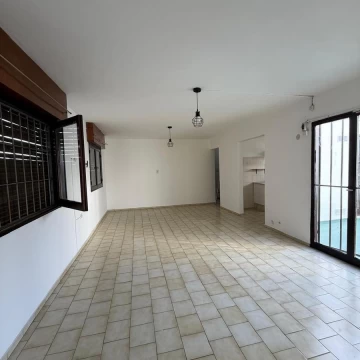 Casa de 2 dormitorios - Gran terraza - Cochera 