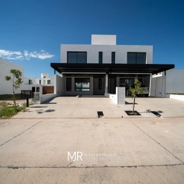 Dúplex y casas de calidad en Venta - Campo Chico | Avenida Bernardo O