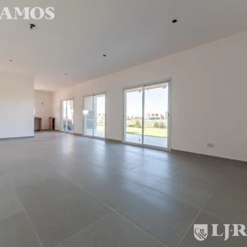 Casa con vista al agua en El Cantón Norte