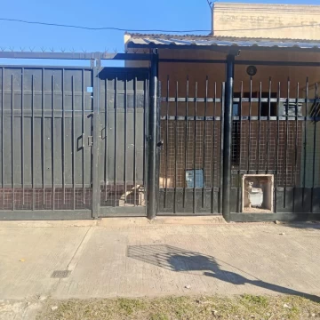 CASA EN VANTA MAS DOS DEPARTAMENTOS EN VILLA MERCEDES, SAN LUIS.