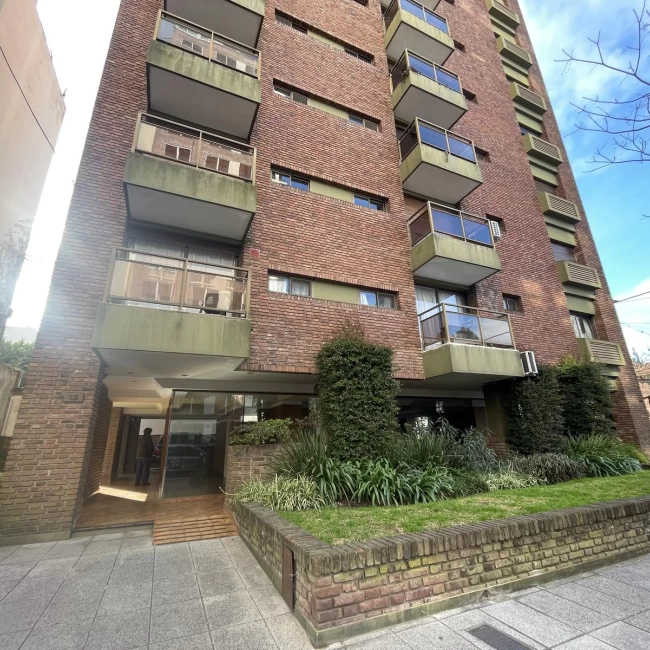 Departamento ALQUILER EXCLUSIVO PISO DE 200m² · 5 AMBIENTES + DEPENDENCIA Y COCHERA  EN SAN ISIDRO