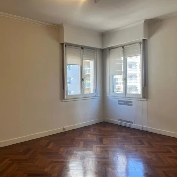 6° piso al frente con vista abierta en Viamonte y Callao