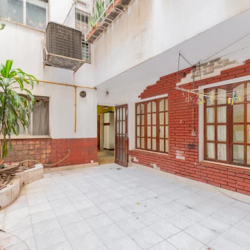 Venta Recoleta Departamento 5 Ambientes Cochera Dependencia