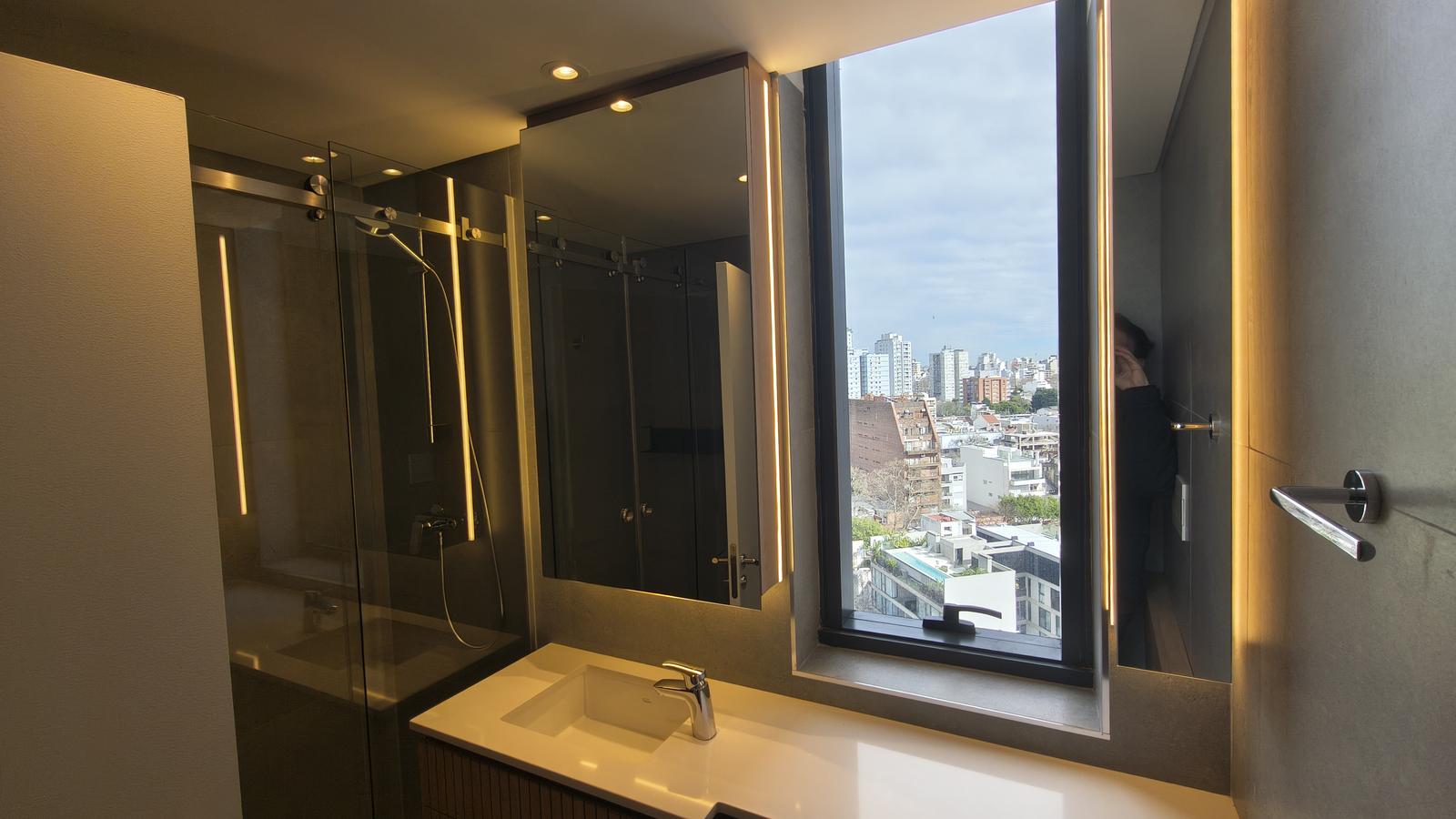 INTERIOR BAÑO DE LA SUITE
