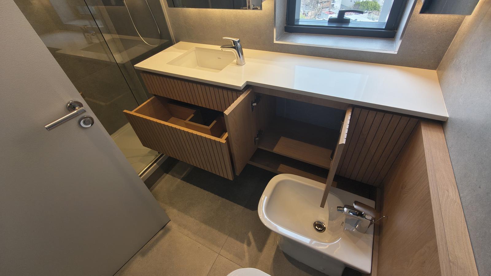 INTERIOR BAÑO DE LA SUITE