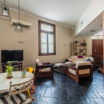 VENTA DE PH DE 4 AMBIENTES AL FRENTE C/PATIO Y ENTRADA INDEPENDIENTE EN VILLA SANTA RITA