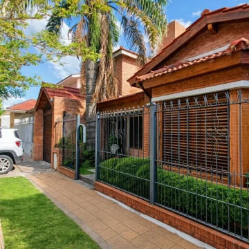 Casa 6 ambientes con pileta y quincho en Moreno | Temporario amoblado o alquiler 24 meses