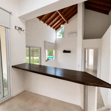 Casa en venta de 3 dorm con pileta en Campo Chico