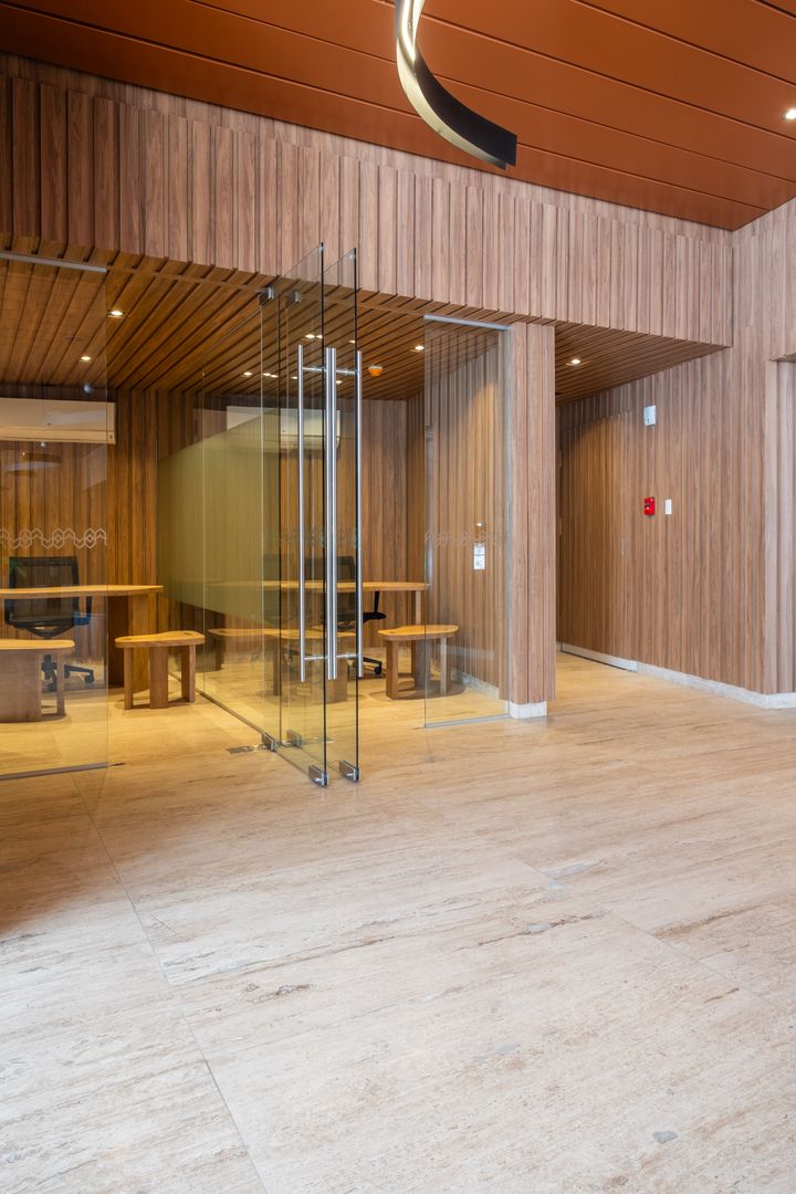 LOBBY 1.jpg