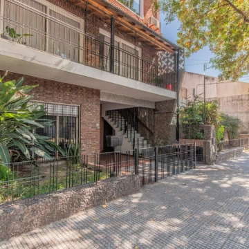 VENTA DE PH 3 AMBIENTES A RECICLAR CON PATIO Y ENTRADA INDEPENDIENTE EN VERSALLES