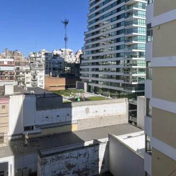 Mono / Dos ambientes en Barrio Norte. Apto profesional. Baulera