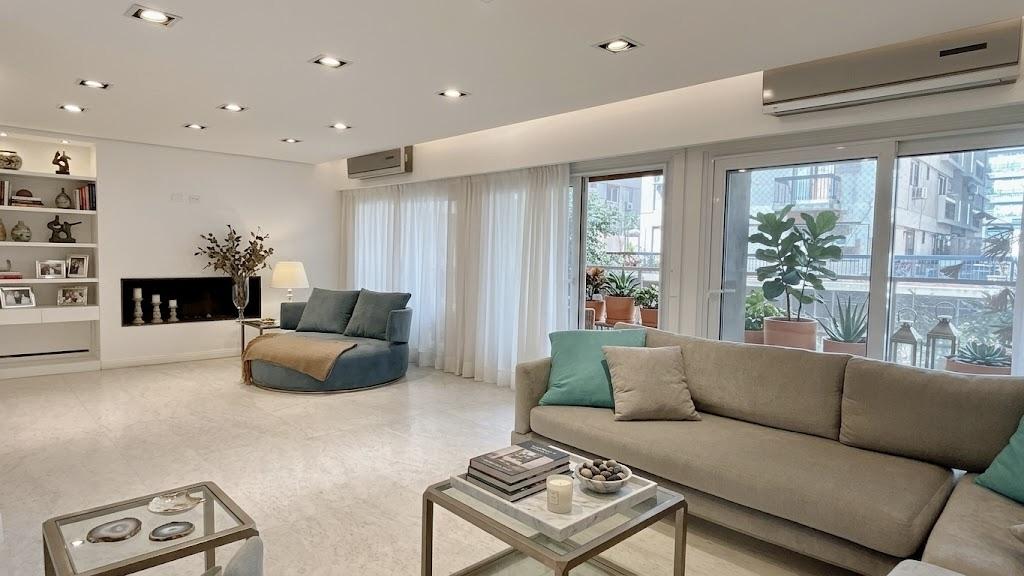 Amplio Piso Reciclado a nuevo con Cochera – 6 Ambientes - Plaza Las Heras - 2