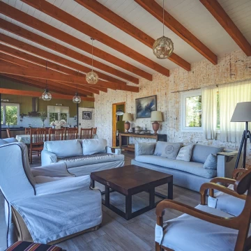 VENTA - CONDOMINIO DE DOS CASAS INDEPENDIENTES - JARDIN - VISTA ABIERTA