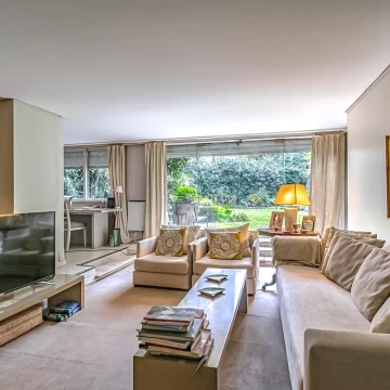 Luminosa PB de CATEGORIA en inmejorable UBICACIÓN con gran jardín, un Oasis en Barrio Parque