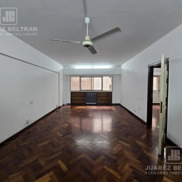 A reciclar. A mts. del Patio Olmos. 94m2 Cub.
