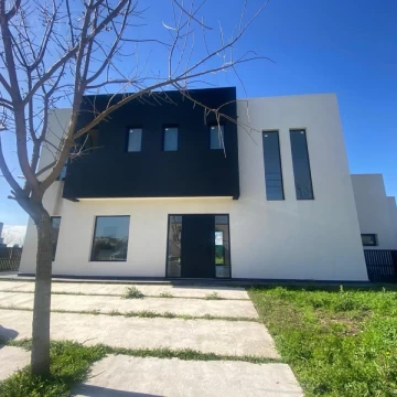 Venta casa de 6 ambientes en Haras de Santa Maria, Escobar