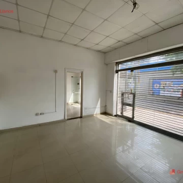 Local comercial en alquiler en el centro de Lujan, a metros de humberto