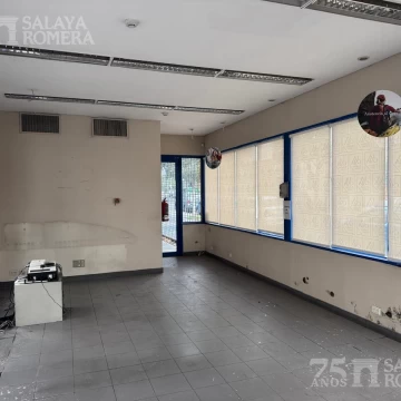 Venta Local Mataderos S/ Avenida Alberdi en esquina