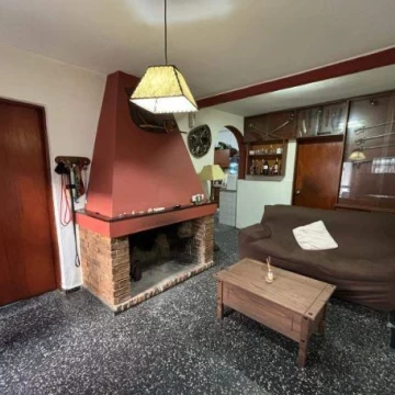 Casa en Venta 3 dormitorios con Cochera, Cordón: Oportunidad de Inversión Única!
