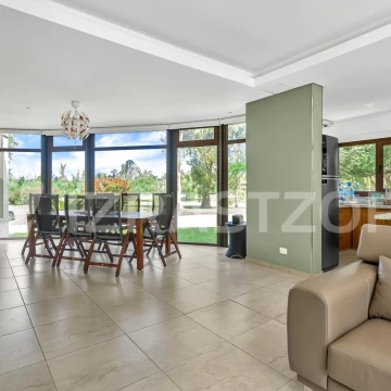 Casa en venta vista al golf en Larena CC, Pilar. OPORTUNIDAD