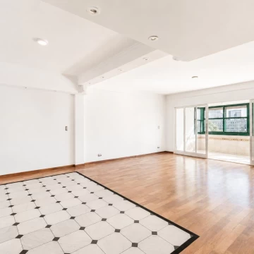 Venta Departamento Amplio Piso 3 Ambientes, vista abierta - 2 Cocheras y Dependencia de Servicios- Bajo Belgrano