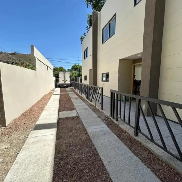 Alquiler Casa Dúplex a Estrenar, 2 Dormitorios en Malvin Norte (con garaje)