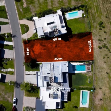 Siete Soles - Barrio Parterres - 624 M² Fondo Verde