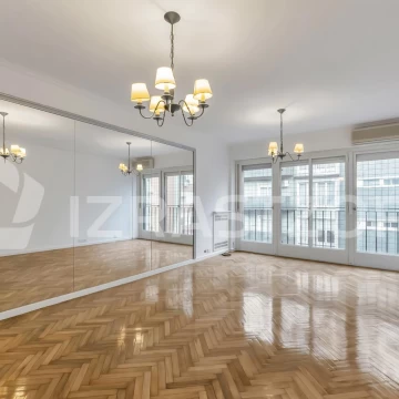 Departamento en Venta de 5 ambientes en Belgrano con cochera y baulera