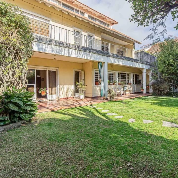 Casa en  venta - 6 ambientes - Acassuso