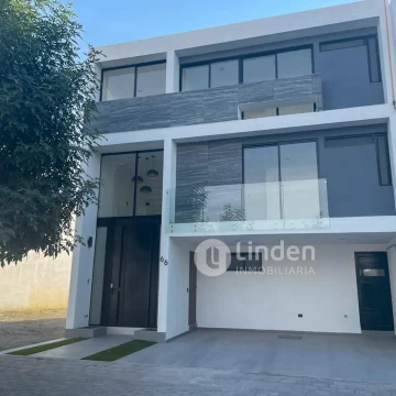 CASA EN RENTA EN PARQUE FORESTA, ZONA CASCATTA, LOMAS DE ANGELÓPOLIS III, PUEBLA.