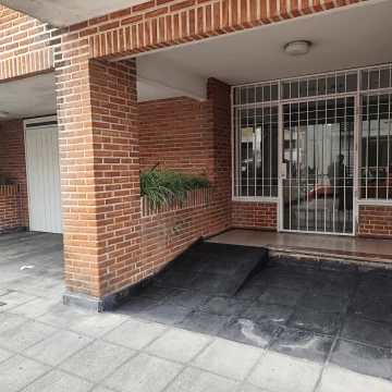 Venta Dpto. 3 amb con Balcon al frente y espacio guardacoche.